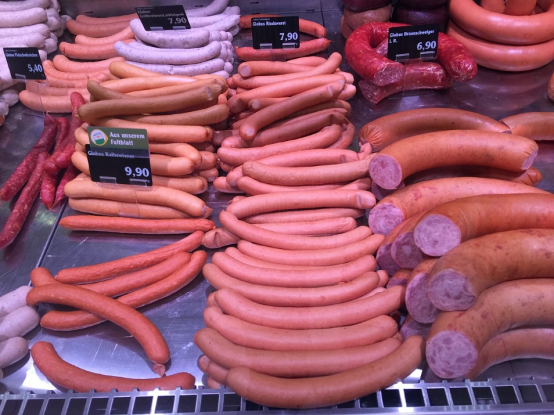 charcuterie-FAYENCE-min_sausages_meat_butchery-1069321